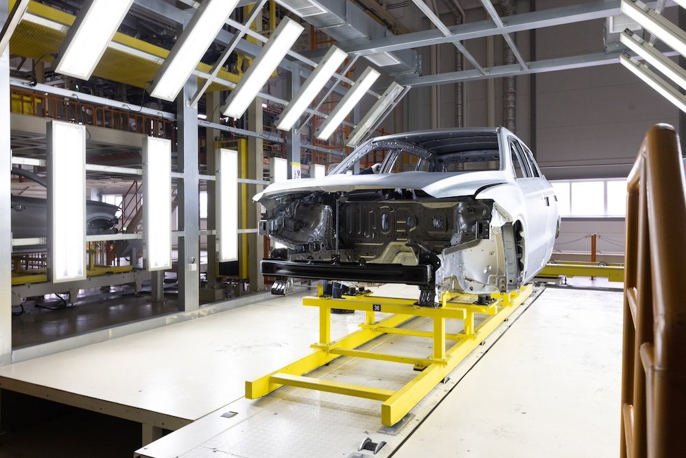 How Workstation And Jib Cranes Are Used In The Automotive Industry ...